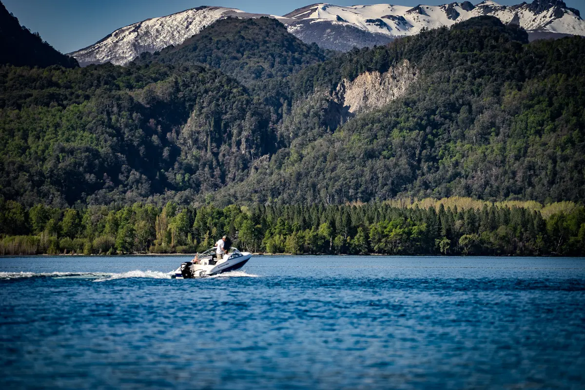 Motorboat excursion on a Patagonian mountain lake